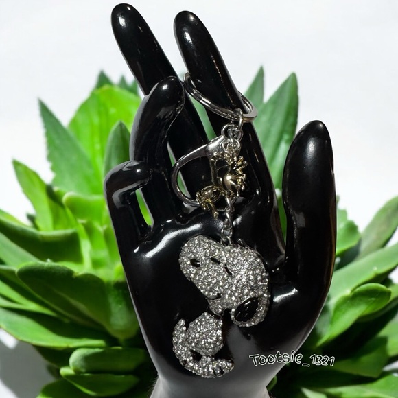 Snoopy Rhinestone Keychain - Picture 4 of 5